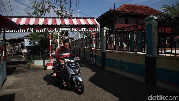 Berkunjung ke Rumah Legenda Si Pitung, Sang Jawara Betawi Siapa yang tak kenal dengan Si Pitung? Jawara legend asal Betawi. Legenda pahlawan rakyat ini bisa dikulik di Rumah Si Pitung yang berada di kawasan Marunda.