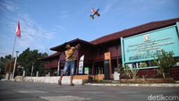 Ternyata legenda si Pitung ini memiliki beberapa versi, ada yang menyebut Pitung merupakan nama atau julukan dari seseorang. Tapi ada juga yang menyebut bahwa si Pitung ini merupakan nama sebuah kelompok.