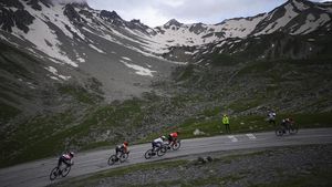 Bingkai Sepekan: Menikmati Balapan dan Indahnya Jalur Tour de France
