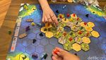 Bisa Main Boardgame Seru Sambil Nikmati Es Cokelat dan Waffle