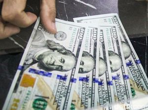 Dolar AS Melemah Lawan Rupiah, tapi Masih Betah di Rp 15.700
