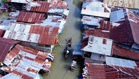 Pemerintah setempat mendata 9.370 warga dari delapan desa di Kecamatan Tilango terkena dampak banjir.  