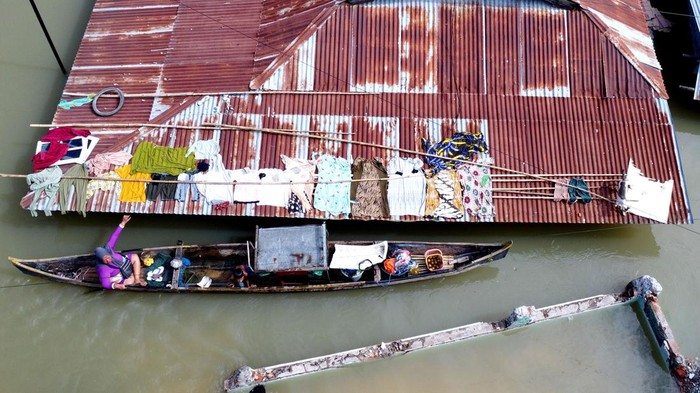 Foto aerial rumah yang terendam banjir di Tilango, Kabupaten Gorontalo, Gorontalo, Jumat (12/7/2024). Pemerintah setempat mendata 9.370 warga dari delapan desa di Kecamatan Tilango terkena dampak banjir luapan Danau Limboto, Sungai Tapodu dan Bulango. ANTARA FOTO/Adiwinata Solihin/foc.