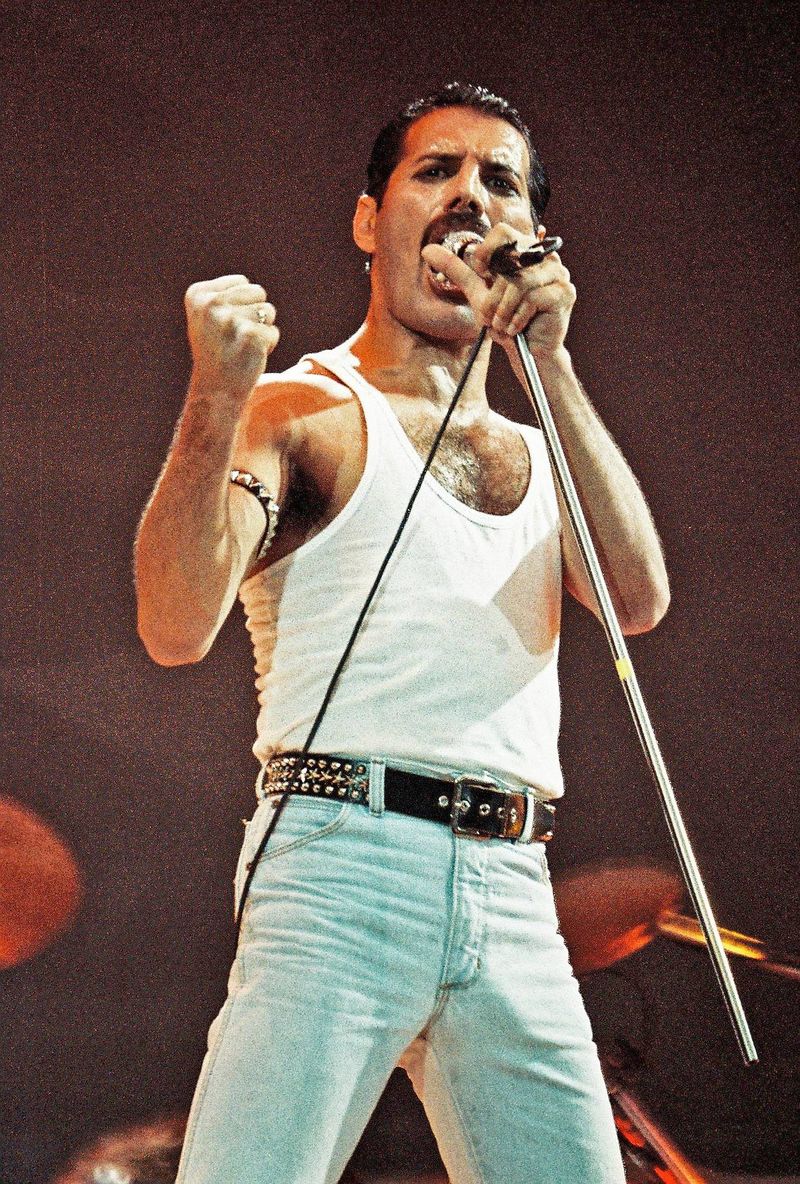 Freddie Mercury LONDON, UNITED KINGDOM - JULY 13: Freddie Mercury of Queen performs on stage at Live Aid on July 13th, 1985 in Wembley Stadium, London, England (Photo by Pete Still/Redferns)