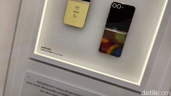 Lewat Galaxy Z Flip 6 Olympic Edition, para atlet dapat dengan mudah melacak jadwal terbaru dan berkeliling tempat Olimpiade dengan mudah. Selain itu dapat mengakses aplikasi resmi Komite Olimpiade Internasional (IOC) seperti Athlete 365,6 Olympic Shop, Paris 2024, Transport Accred App, dan IOC hotline. Menggunakan aplikasi Samsung Wallet, juga akan datang pre-loaded dengan in-app pass untuk minuman gratis di mesin penjual otomatis yang terletak di seluruh Olympic and Paralympic Village. Dengan fitur yang sama, atlet dapat kartu akses transportasi umum gratis tanpa batas dalam kemitraan dengan le-de-France Mobilités (IDFM) sehingga mereka dapat menikmati tur kota Paris dan sekitarnya.