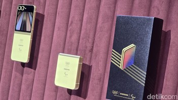 Secara desain dan spesifikasi, HP layar lipat ini mirip dengan Galaxy Z Flip 6. Bedanya di tampilannya saja, dibalut warna kuning mencolok yang dihiasi dengan cincin Olimpiade dan agito Paralimpiade yang diukir dalam tinta emas. Foto: Adi Fida Rahman/detikINET