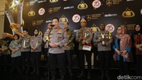 Acara ini juga dihadiri oleh keluarga Jenderal Hoegeng Iman Santoso. Para pejabat berbagai instansi pemerintahan, tokoh agama, akademisi, tokoh masyarakat, perwakilan organisasi masyarakat sipil hingga para mahasiswa hadir pula di Malam Puncak Hoegeng Awards 2024.
