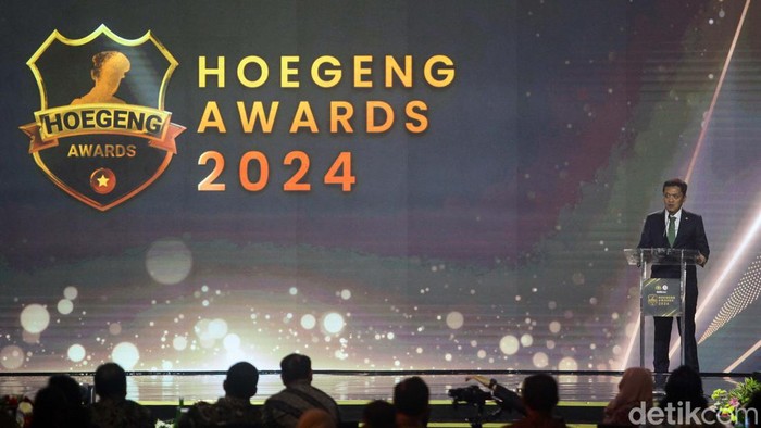 Bripka Septinus Arui, Bhabinkamtibmas Kampung Ayambori, Kabupaten Manokwari meraih Hoegeng Awards 2024. Ia menerima kategori Polisi Tapal Batas dan Pedalaman.