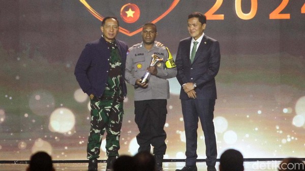 Ini Bripka Arui Polisi Tapal Batas dan Pedalaman Hoegeng Awards 2024