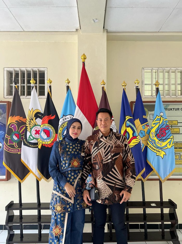 Juliana Moechtar dan Nur Wahyudi Juliana Moechtar dan Nur Wahyudi