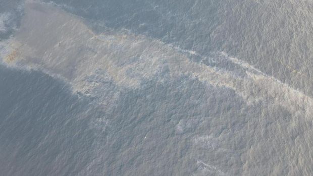 Kapal supertanker MT Arman 114 berbendera Iran di Laut Natuna Utara mencemari lingkungan (Foto: Dok. Istimewa)