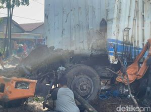 Truk Tronton Tabrak Pemotor-Pikap di Jalur Tengkorak Cianjur, 1 Tewas