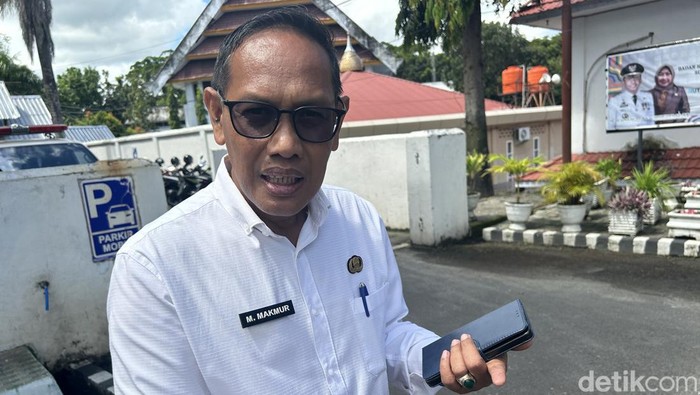 Kepala Dikbud Parepare, Makmur.