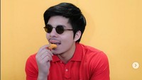Meski terkenal sebagai YouTuber dan konten kreator ternama, Atta punya makanan favorit yang mudah ditemukan yaitu chicken nugget. Foto: Instagram @attahalilintar