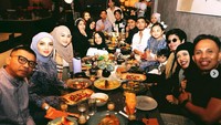 Kalau ini kekompakan keluarga besar Atta saat merayakan ulang tahun Saih Halilintar. Foto: Instagram @attahalilintar