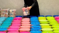 Selalu ajarkan untuk berbagi, Atta bagikan dokumentasinya mengisi makanan untuk sembako Jumat Berkah. Foto: Instagram @attahalilintar