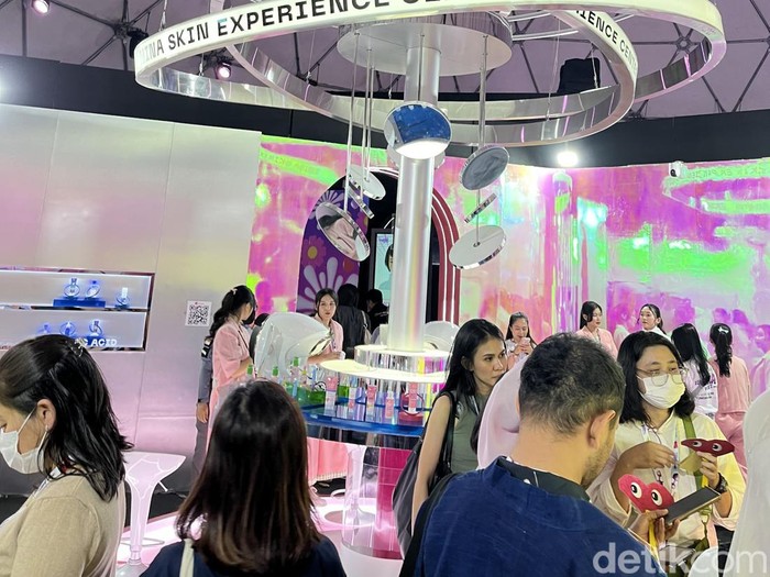 Konferensi pers Emina Eureka Fest 2024 : To More Glow Tomorrow (12/7/2024) di Senayan Park, Jakarta.