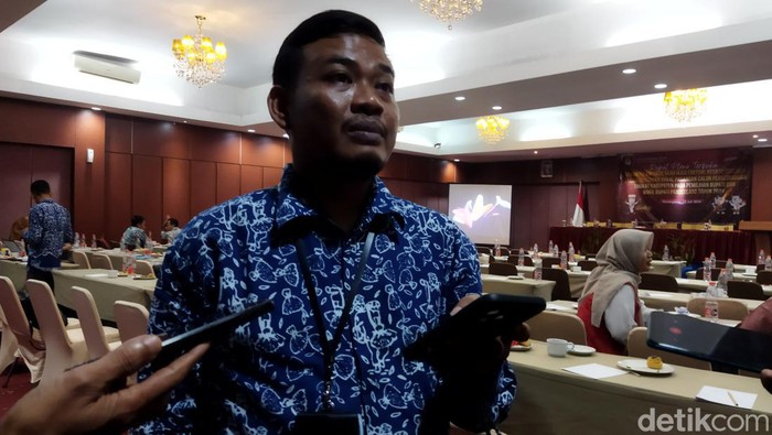 KPU Pandeglang menggelar rapat pleno rekapitulasi hasil verifikasi faktual syarat dukungan bapaslon bupati dan wakil bupati Pandeglang jalur perseorangan (Aris Rivaldo/detikcom)