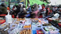 Warga sekitar mengharapkan proyek galian tersebut cepat selesai agar jalan kembali normal.