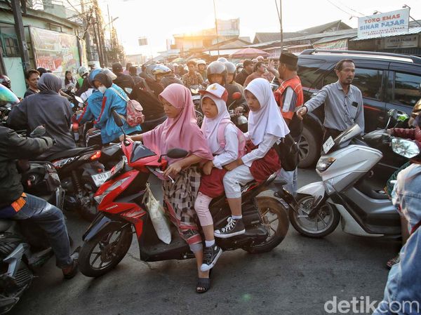 Macet Horor di Jalan Rorotan 1 Imbas Proyek Galian