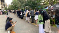 Kini sudah punya offline storenya dan menambah panjang daftar tempat jajan viral di Blok M yang diantre orang. Foto: detikcom/Riska Fitria