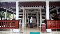 Masjid ini juga dikenal sebagai Masjid Al Marunda.  
