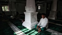Berdasarkan hasil penelitian, Dinas Kepurbakalaan mengambil kesimpulan bahwa Masjid Al Alam ini didirikan pada abad ke-16 bertepatan dengan kedatangan Fatahillah ke Batavia.  