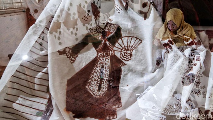Seruni Rambat Melihat Pembuatan Batik Marunda, Ikon Baru Khas Jakarta Utara