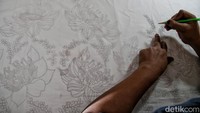 Batik Marunda memiliki keunikan dan ciri khas tersendiri. Yakni penggabungan motif flora juga fauna.