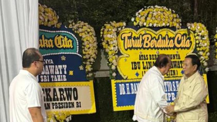 Menteri Pertahanan Prabowo Subianto melayat ke rumah duka mendiang ibunda Dato Sri Tahir, Bos Mayapada Group