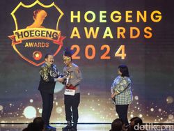 Momen Iptu Made Ambo Terima Hoegeng Awards 2024 Polisi Berdedikasi
