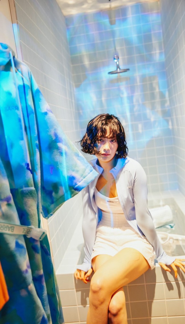 Penampilan baru Nana mengingatkan netizen dengan Hanni NewJeans, yang mempopulerkan potongan rambut bob setelah comeback dengan lagu How Sweet. Foto: Instagram