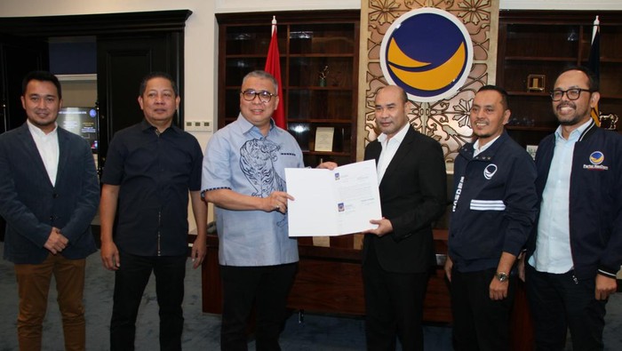 Bappilu DPP Partai NasDem resmi menyerahkan rekomendasi dukungan kepada Waketum NasDem, Ahmad Ali, sebagai bakal cagub Sulawesi Tengah (Sulteng). Penyerahan rekomendasi dipimpin Sekretaris Bappilu NasDem, Willy Aditya.