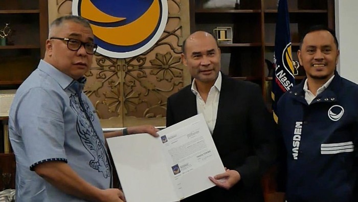 Bappilu DPP Partai NasDem resmi menyerahkan rekomendasi dukungan kepada Waketum NasDem, Ahmad Ali, sebagai bakal cagub Sulawesi Tengah (Sulteng). Penyerahan rekomendasi dipimpin Sekretaris Bappilu NasDem, Willy Aditya.