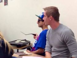 Orang-orang Ini Santuy Banget, Definisi Living in the Moment