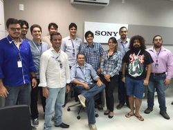 Orang-orang Ini Santuy Banget, Definisi Living in the Moment