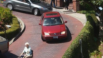 Hidup bebas seperti nenek yang satu ini. Foto: twofortyfiveam via Bored Panda