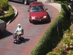 Orang-orang Ini Santuy Banget, Definisi Living in the Moment