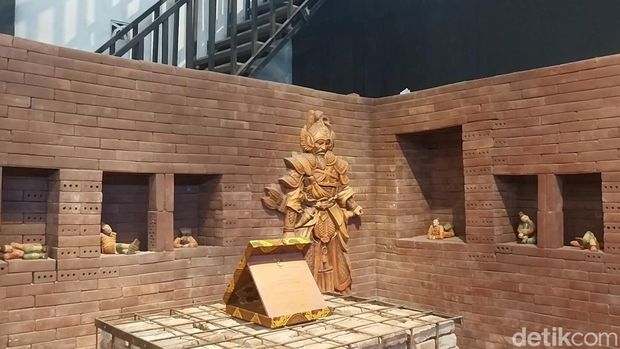 Pameran seni Terracotta Triennale Kerja Tanah.