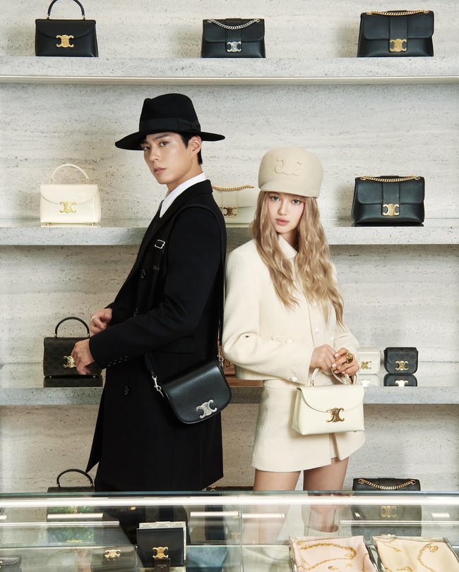 Park Bo Gum dan Danielle NewJeans kembali dipertemukan di acara pembukaan butik CELINE di Osaka, Jepang baru-baru ini. Foto: dok. CELINE