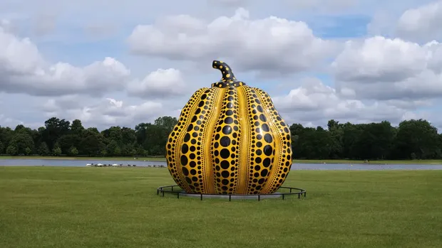 Patung Labu Yayoi Kusama