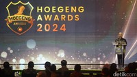 Malam puncak penganugerahan Hoegeng Awards 2024 ini digelar di The Tribrata Darmawangsa, Kebayoran Baru, Jakarta Selatan, Jumat (12/7/2024). Acara dihadiri oleh Kapolri Jenderal Lisyo Sigit Prabowo, Chairman of CT Corp Chairul Tanjung (CT), serta sederet tokoh penting di pemerintahan.