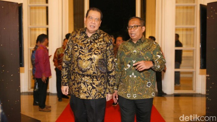 Potret Chairul Tanjung Hadiri Malam Puncak Hoegeng Awards 2024 Chairman CT Corp, Chairul Tanjung (CT), menghadiri malam puncak Hoegeng Awards 2024. Lima polisi penerima penghargaan Hoegeng Awards 2024 akan diumumkan malam ini. Malam puncak Hoegeng Awards 2024 digelar di The Tribrata Darmawangsa, Jakarta Selatan, pada Jumat (12/7/2024).