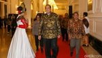 Foto: Malam Puncak Hoegeng Awards 2024, Chairul Tanjung Tampil Berbatik