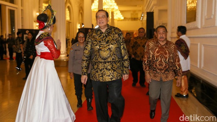 Potret Chairul Tanjung Hadiri Malam Puncak Hoegeng Awards 2024 Chairman CT Corp, Chairul Tanjung (CT), menghadiri malam puncak Hoegeng Awards 2024. Lima polisi penerima penghargaan Hoegeng Awards 2024 akan diumumkan malam ini. Malam puncak Hoegeng Awards 2024 digelar di The Tribrata Darmawangsa, Jakarta Selatan, pada Jumat (12/7/2024).
