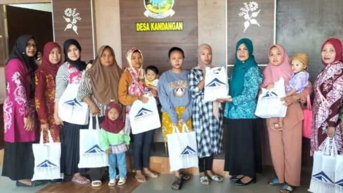 PT BSI bagi bagi susu, vitamin, dan makanan bergizi untuk mencegah stunting
