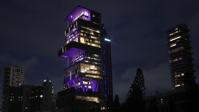The Antilia mansion, house of billionaire Mukesh Ambani is lit up ahead of his son Anant Ambani and Radhika Merchants wedding in Mumbai, India, Wednesday, July 10, 2024. (AP Photo/Rajanish Kakade)