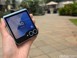 Unboxing Samsung Galaxy Z Flip 6 yang Desainnya Makin Bold