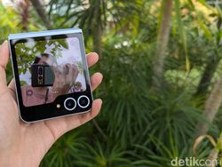 Unboxing Samsung Galaxy Z Flip 6 yang Desainnya Makin Bold
