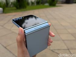 Unboxing Samsung Galaxy Z Flip 6 yang Desainnya Makin Bold